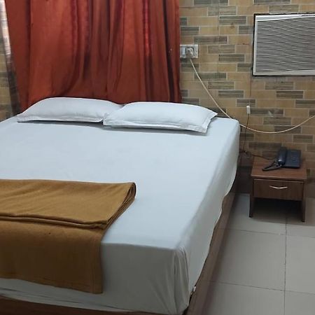 Glitz Hotels Sai Guest House - Nr Inorbit Mall Vashi Navi Mumbai Bagian luar foto