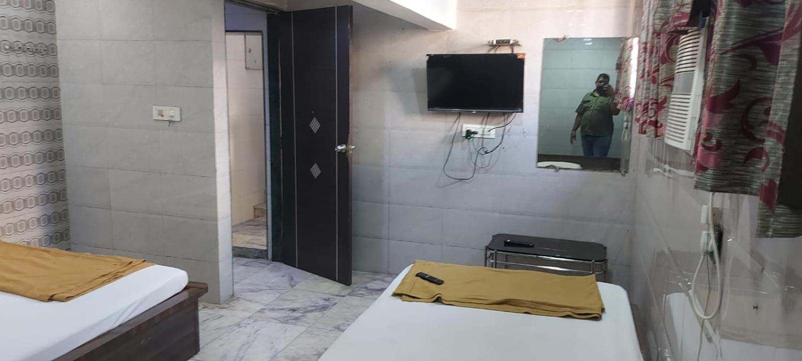 Glitz Hotels Sai Guest House - Nr Inorbit Mall Vashi Navi Mumbai Bagian luar foto