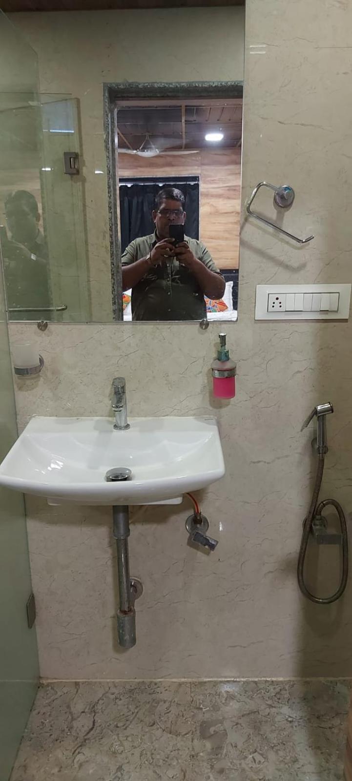 Glitz Hotels Sai Guest House - Nr Inorbit Mall Vashi Navi Mumbai Bagian luar foto