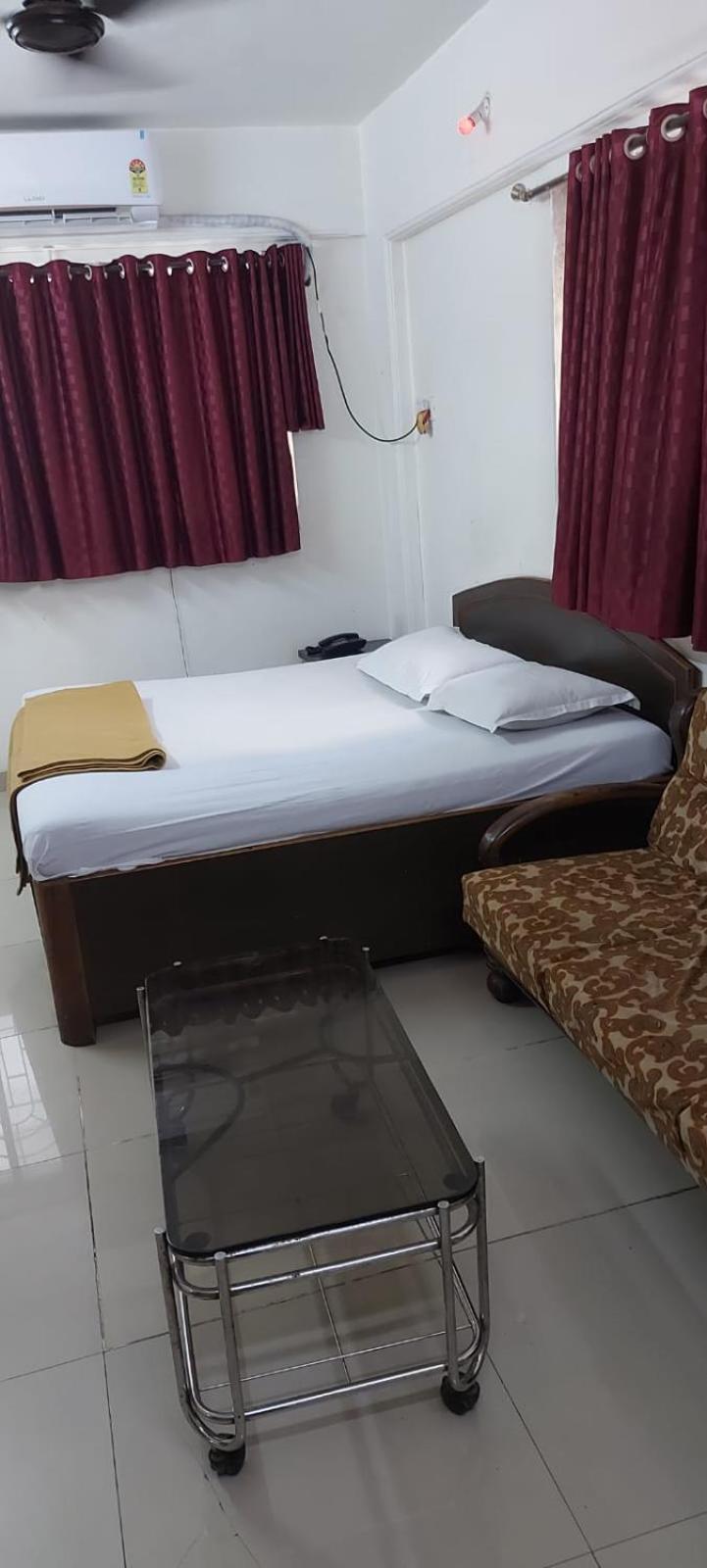 Glitz Hotels Sai Guest House - Nr Inorbit Mall Vashi Navi Mumbai Bagian luar foto