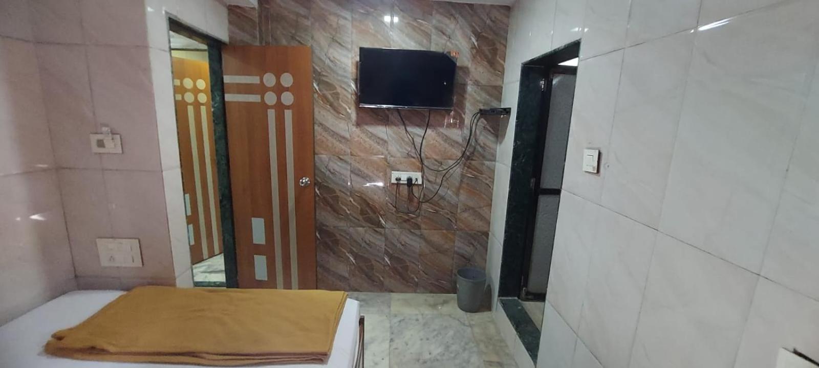 Glitz Hotels Sai Guest House - Nr Inorbit Mall Vashi Navi Mumbai Bagian luar foto
