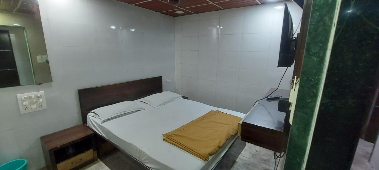 Glitz Hotels Sai Guest House - Nr Inorbit Mall Vashi Navi Mumbai Bagian luar foto