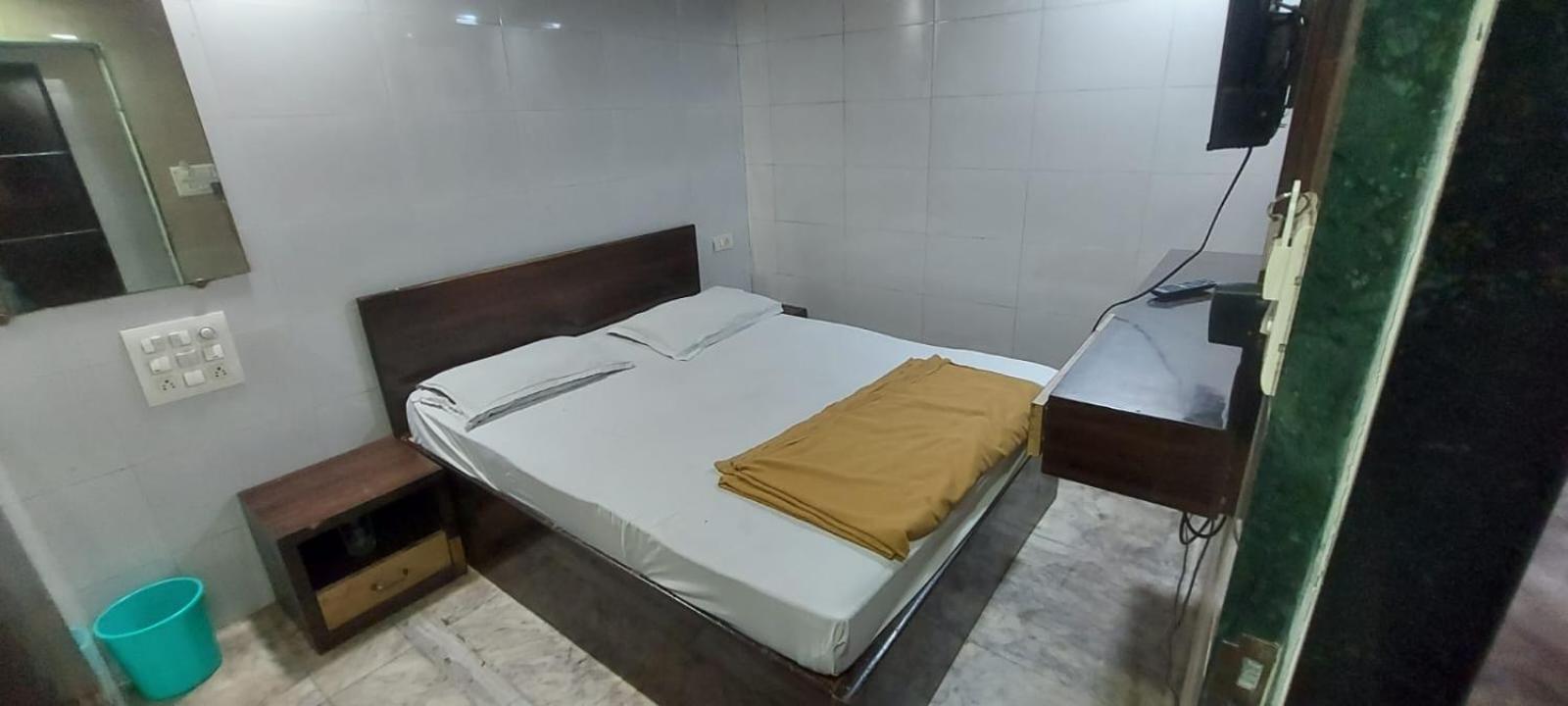Glitz Hotels Sai Guest House - Nr Inorbit Mall Vashi Navi Mumbai Bagian luar foto