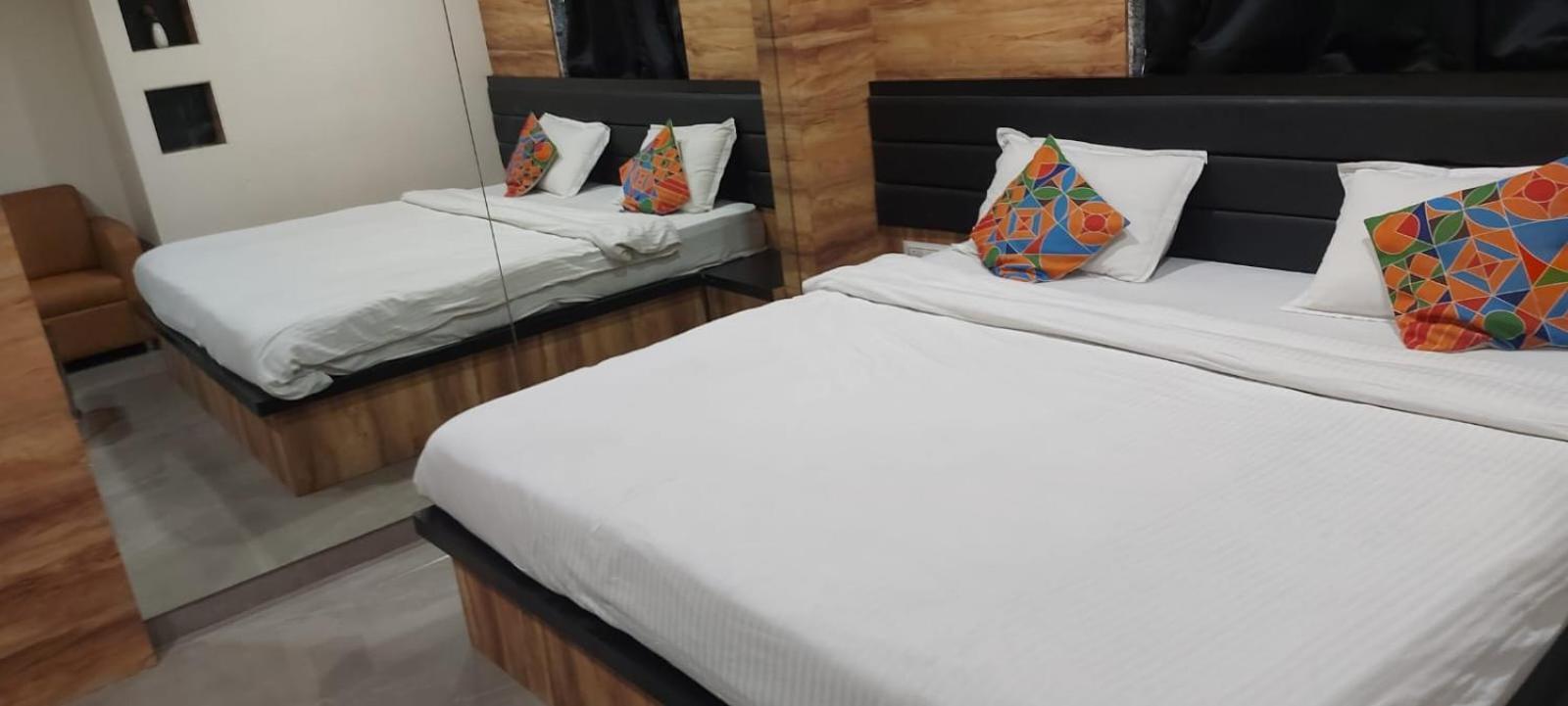 Glitz Hotels Sai Guest House - Nr Inorbit Mall Vashi Navi Mumbai Bagian luar foto