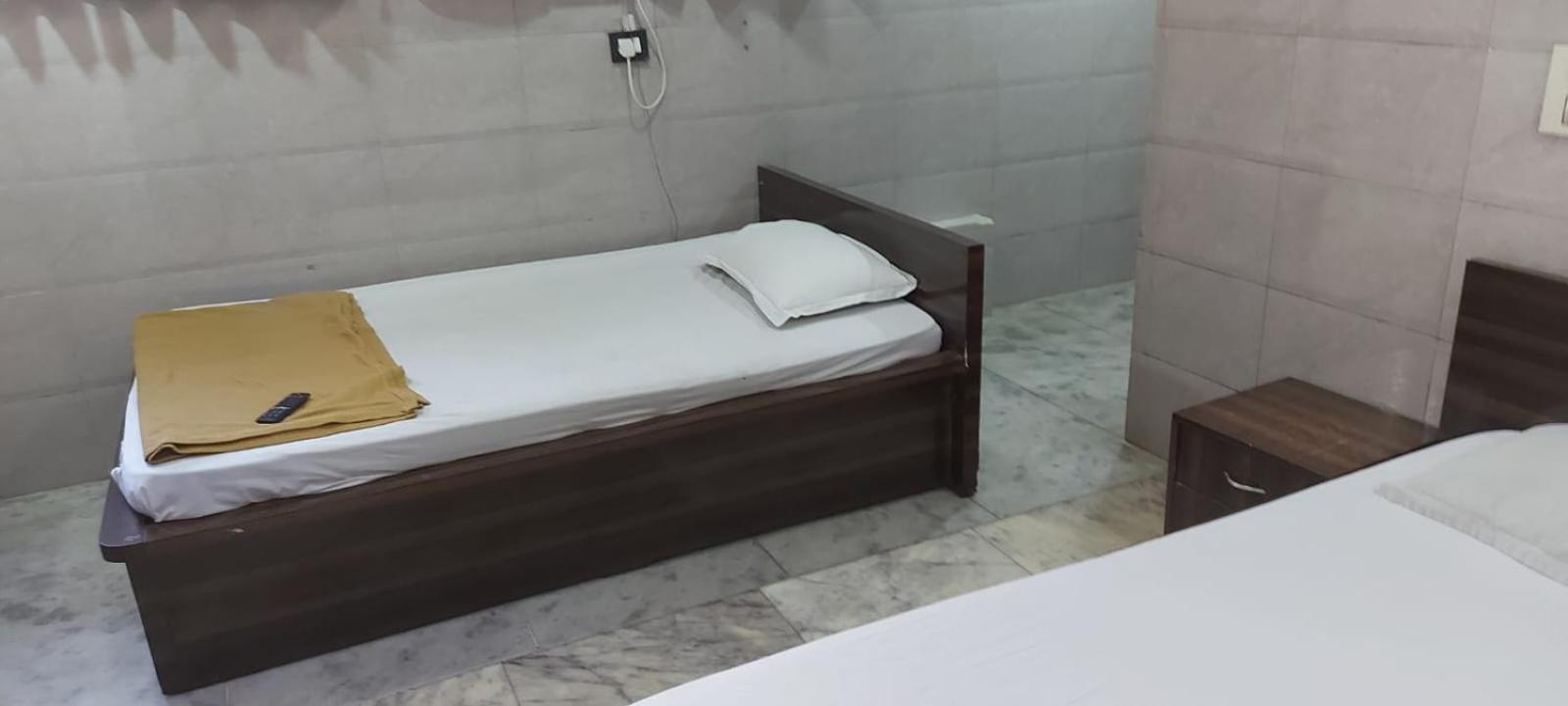 Glitz Hotels Sai Guest House - Nr Inorbit Mall Vashi Navi Mumbai Bagian luar foto