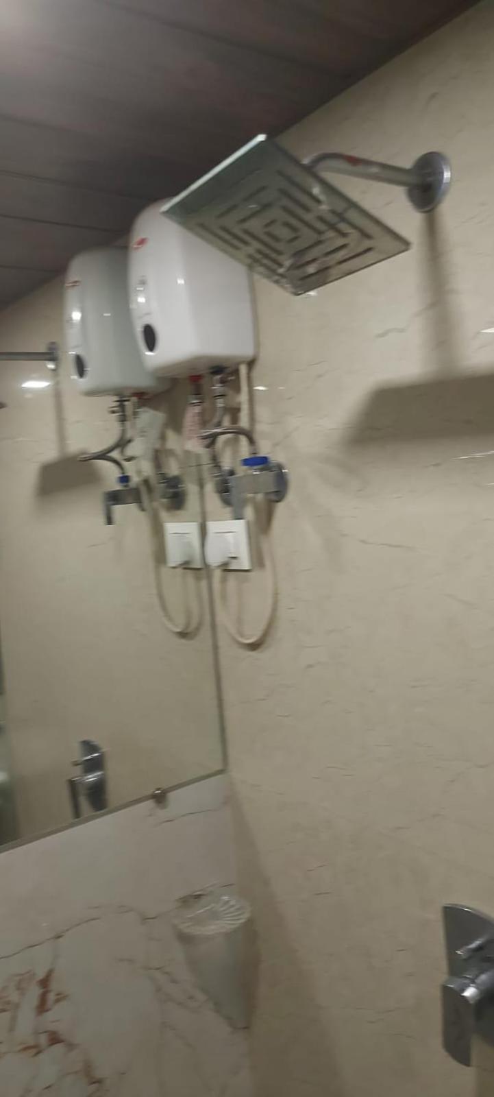 Glitz Hotels Sai Guest House - Nr Inorbit Mall Vashi Navi Mumbai Bagian luar foto
