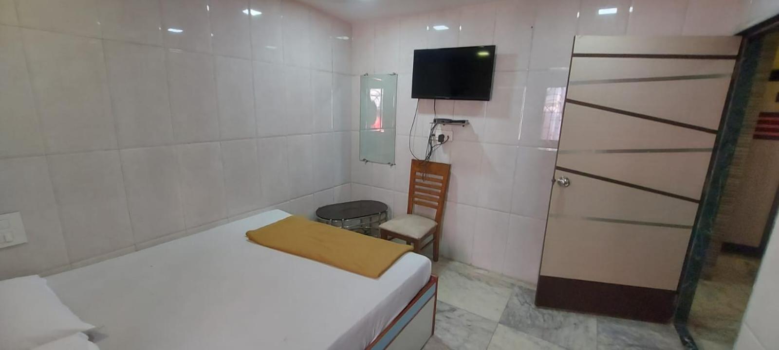 Glitz Hotels Sai Guest House - Nr Inorbit Mall Vashi Navi Mumbai Bagian luar foto